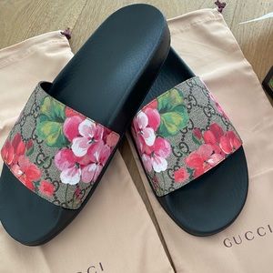 Gucci women’s slide multi color